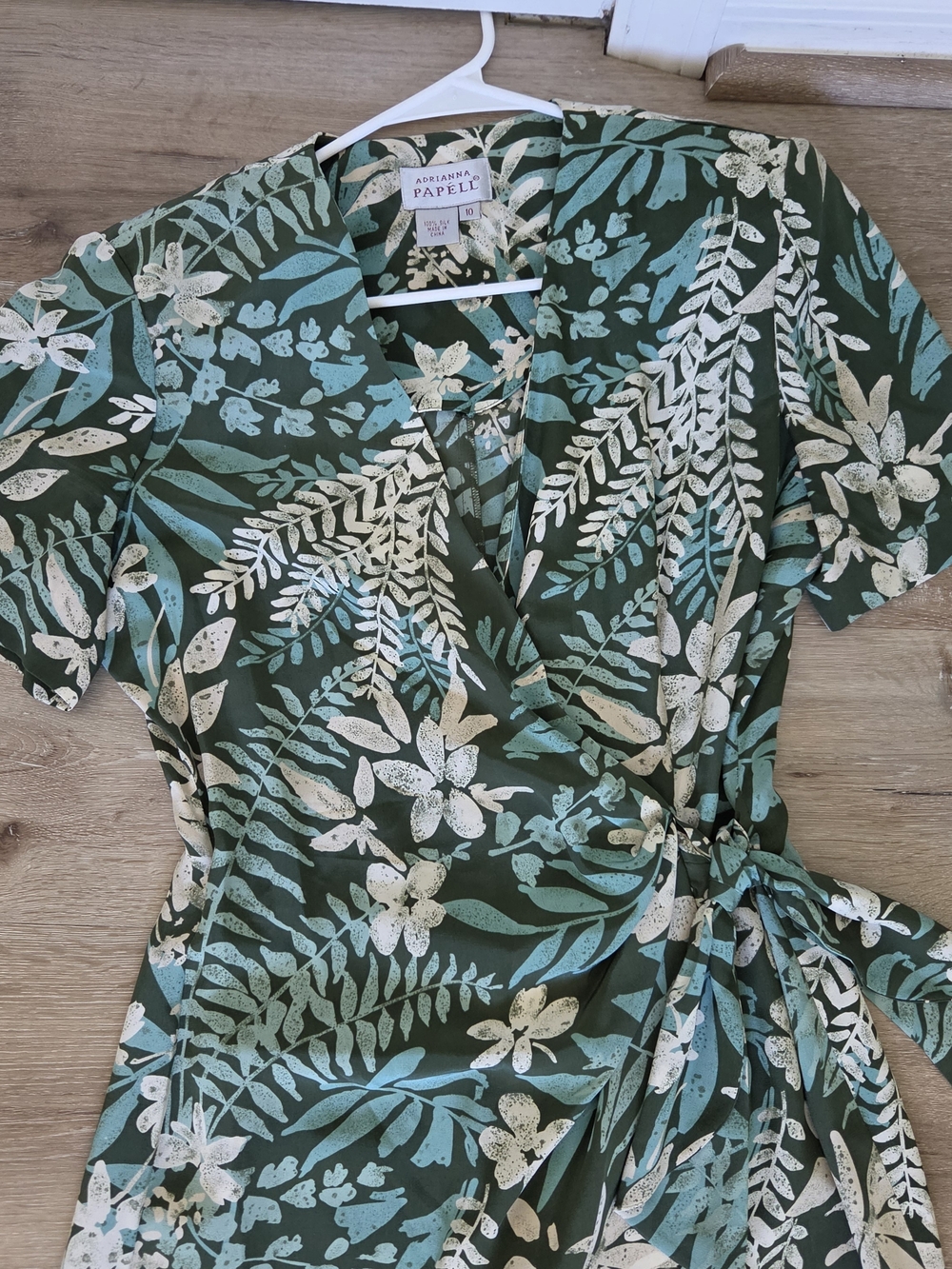 Adrianna Papell 100% Silk Green Floral Wrap Dress Size M